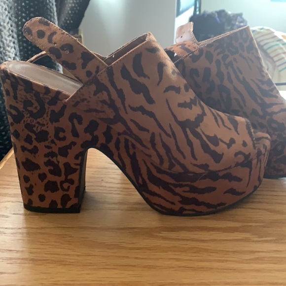 Animal Print  Wedge Heels - Picture 4 of 5